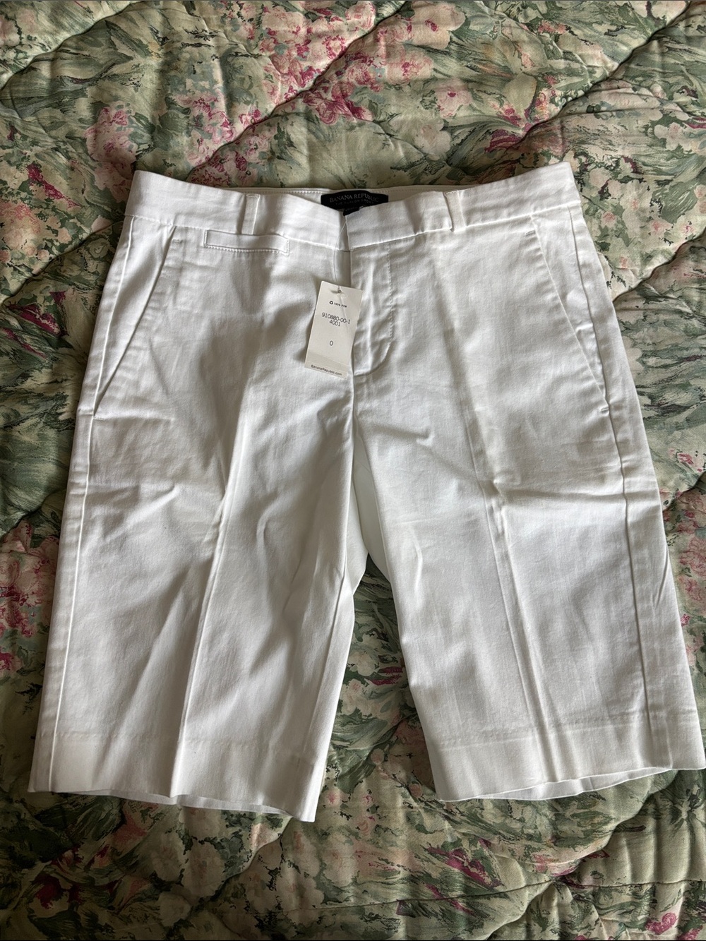 Banana Republic White Women’s Flat-Front Shorts